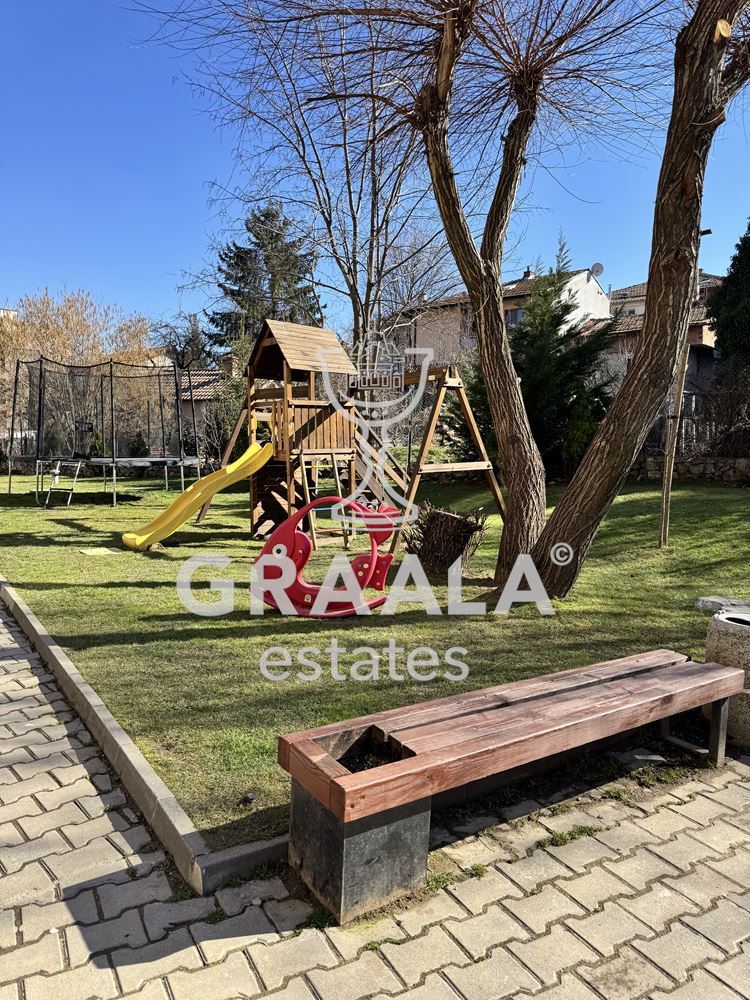 Тристаен апартамент в затворен комплекс - 0